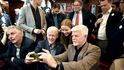 Bývalý americký prezident Bill Clinton při návštěvě Prahy v březnu 2024 spolu s českým prezidentem Petrem Pavlem
