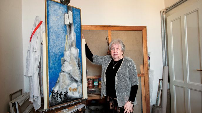 Akademická malířka Helga Hošková obdržela 28. 10. 2009 za umělecké dílo a společenskou angažovanost Medaili Za zásluhy