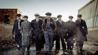 V hodobóžových oblecích v prasečí kejdě: Cillian Murphy se vrací v celovečeráku o Peaky Blinders V hodobóžových oblecích v prasečí kejdě: Cillian Murphy se vrací v celovečeráku o Peaky Blinders