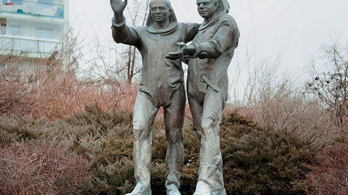 Jan Bartoš, Kosmonauti, bronz, Praha 11-Háje (1979)