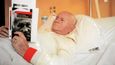 Bohumil Hrabal během své poslední hospitalizace v Nemocnici Na Bulovce  v roce 1997