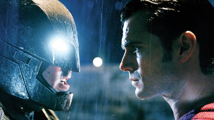Ben Affleck v roli Batmana a Henry Cavill jako Superman