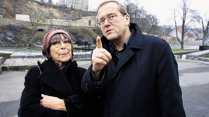Hana Hegerová a&nbsp;Josef Vomáčka během návštěvy Chebu v&nbsp;roce 2002