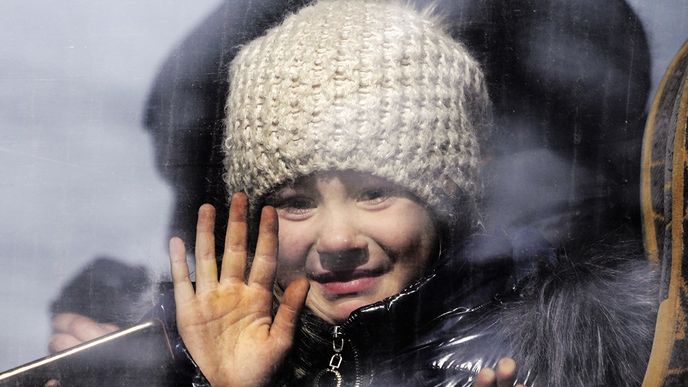 Jedno z dětí, které bylo z Mariupolu evakuováno. Kde skončilo?