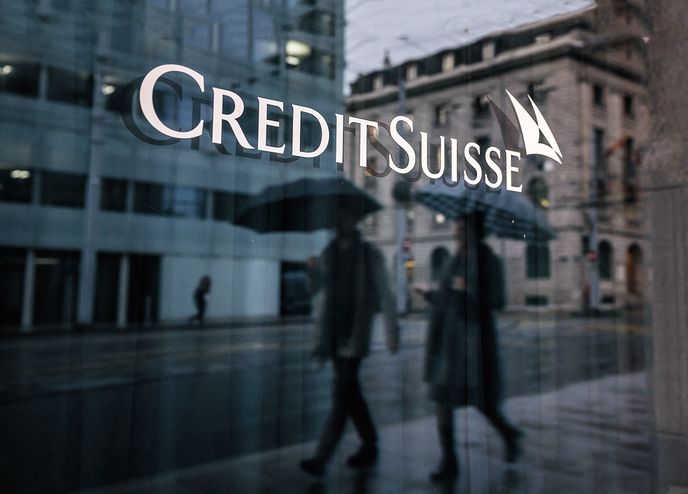 Pád švýcarského bankovního giganta Credit Suisse vyvolal na starém kontinentu neklid