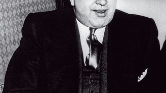 Před 70 lety zemřel Al Capone, génius zločinu, kterého nakonec dostal berňák