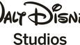 Dobro je jen v pohádkách. Studio Disney se jako chamtivý milionář Strýček Skrblík chová dlouhodobě, ale čím dál častěji to maskuje pozoruhodným pokrytectvím. Nedávno v pokračování muzikálu Mary Poppins oslavovalo londýnský proletariát, přičemž se ukázalo, že tvrdě vykořisťuje čínské šičky. Teď v nové verzi Dumba, příběhu o šikanovaném slůněti, tepe do zlého kapitalisty, který na hodinu vyhodí nepotřebné cirkusáky. Studio Disney přitom okamžitě po akvizici studia 20th Century Fox zrušilo jeho divizi Fox 2000, protože svým zaměřením na náročnějšího diváka nevydělávalo dost peněz.