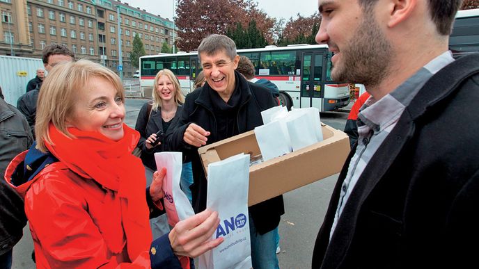 Veronika žilková láká voliče na Babišovy koblihy