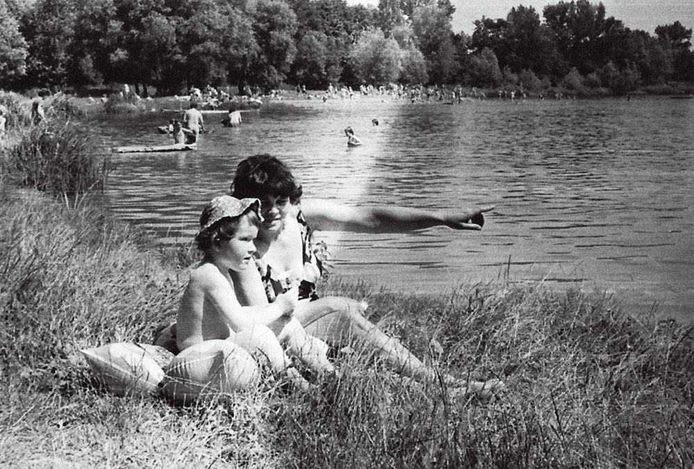 Typické prázdniny na sklonku 70. let: s babičkou na výletě a u vody