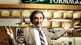 S italským podnikatelem Robertem Brazzalem o výrobě sýrů, proč odmítá přijetí eura i o protiruských sankcích