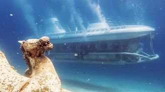 Turisté pod hladinou: Kde se vzaly výletní ponorky, které vás přiblíží podmořským krásám i nebezpečí? Turisté pod hladinou: Kde se vzaly výletní ponorky, které vás přiblíží podmořským krásám i nebezpečí?