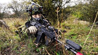 Rekruti s cukrovkou a nohama na zemi. Ministr se chlubí úspěšným náborem do armády, někde to ale stále skřípe Rekruti s cukrovkou a nohama na zemi. Ministr se chlubí úspěšným náborem do armády, někde to ale stále skřípe