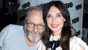 Liam Cunningham a Carice Van Houten (na tomto snímku v seriálu, na dolním v civilu). Na obrazovce nepřátelé, ve skutečnosti neustále se špičkující kamarádi.