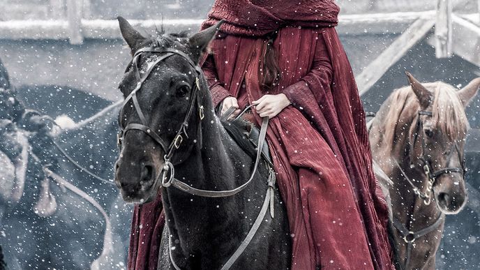 Rudá kněžka v šesté řadě Game of Thrones: v tuhle chvíli nikdo kromě tvůrců samotných netuší, jakou udělá v následujících dílech seriálu paseku. Po loňském předčasném „úniku“ prvních epizod páté řady Hry o trůny na internet jsou bezpečnostní opatření tvrdší než u stožáru Pražského hradu.