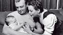 V roce 1945 s manželem – britským hercem Johnem Loderem – a dcerou Denise. Těch manželů stihla celkem šest.
