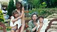 Spokojená rodinka Gainsbourgova – Jane Birkinová s dcerou z prvního manželství Kate Barryovou, Serge a Charlotte