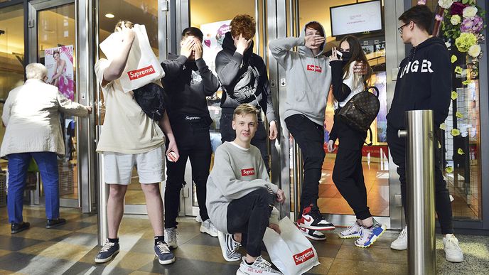 Hypebeasti, nejnovější mladá subkultura,    nechtějí revoluci, ale ty nejdražší hadry.