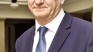 Hvězdy Reflexu: Vojtěch Petráček, jaderný fyzik a rektor ČVUT aneb Škola na svém místě Hvězdy Reflexu: Vojtěch Petráček, jaderný fyzik a rektor ČVUT aneb Škola na svém místě