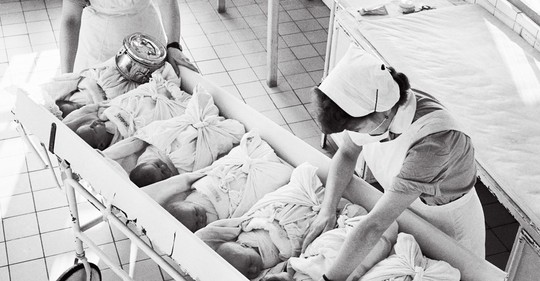 Porod za časů koronaviru: Současná epidemie odhaluje potíže českého porodnictví