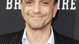 Hank Azaria dabuje v Simpsonových několik postav