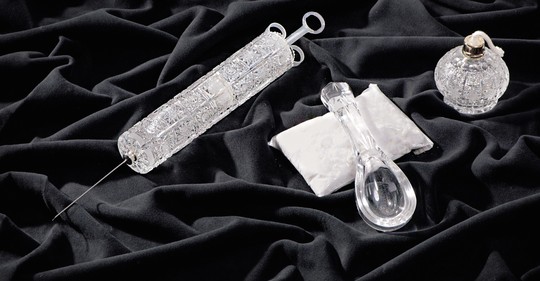 Na výstavě Heroin Crystal si připomenete devadesátky