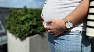 Děti z cizí dělohy. Dočká se náhradní mateřství v Česku po letech v šedé zóně konečně jasných pravidel?
