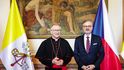 Vatikánský státní sekretář Pietro Parolin a expremiér Petr Fiala (ODS) podepsali smlouvu v říjnu 2024 Vatikánský státní sekretář Pietro Parolin a expremiér Petr Fiala (ODS) podepsali smlouvu v říjnu 2024