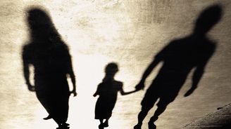 Děti jsou často obětí konfliktních vztahů. Podle části odborníků může „rozvodová novela“ ještě víc uškodit Děti jsou často obětí konfliktních vztahů. Podle části odborníků může „rozvodová novela“ ještě víc uškodit