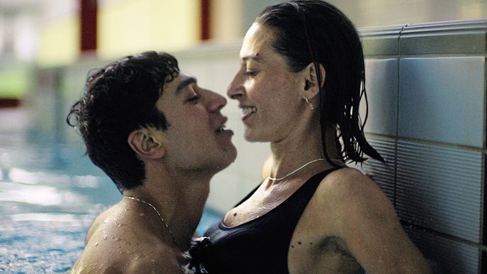 Tarek Zayat a Pia Tjeltaová v rolích milenců Tarek Zayat a Pia Tjeltaová v rolích milenců