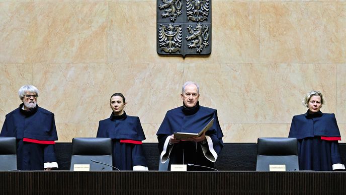 Ústavní soud zastavil ratifikaci Vatikánské smlouvy. Vážně by zvýhodňovala katolickou církev? Ústavní soud zastavil ratifikaci Vatikánské smlouvy. Vážně by zvýhodňovala katolickou církev?