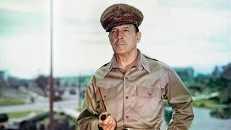 Douglas MacArthur: Výstřední a ješitný americký generál, který chtěl Severní Koreu zničit atomovou bombou