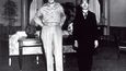 MacArthur a japonský císař Hirohito v Tokiu po kapitulaci Japonska