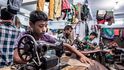 Dětskou práci v Bangladéši nikdo neřeší. V dílně je nakonec líp než na smetišti při třídění odpadků nebo rozebírání starých lodí.