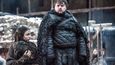 John Bradley, alias Sam Tarly, se na Zdi stal z otloukánka zachráncem. Z Černého hradu, sídla Noční hlídky, se na pokyn nového velitele Jona Sněha vydává s Fialkou a jejím synkem do Starého města, aby tu studoval na mistra a nahradil právě zemřelého mistra Aemona.