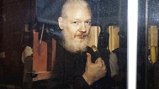 Zločinec nebo hrdina? Hacker a zakladatel WikiLeaks Julian Assange uspěl u soudu