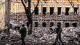 Některá ukrajinská města jsou zničena, co je ale horší, zmizelo beze stopy i mnoho jejich obyvatel. Unesli je Rusové?