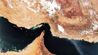 Hormuzský průliv: Místo, které je důležitě pro světovou ekonomiku. Ovlivňuje cenu benzínu i v Česku Hormuzský průliv: Místo, které je důležitě pro světovou ekonomiku. Ovlivňuje cenu benzínu i v Česku