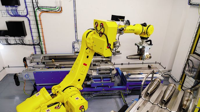 „Za posledních pár let se nám podařilo ujít ohromný kus cesty k znovuobnovení kompletní vertikály ve výrobě české dělostřelecké munice s vlastním know-how a vysokou přidanou hodnotou. Naším cílem je v horizontu několika let dosáhnout maximální možné soběstačnosti v rámci výrobního řetězce v České republice,“ říká Martin Drda z firmy STV. „Za posledních pár let se nám podařilo ujít ohromný kus cesty k znovuobnovení kompletní vertikály ve výrobě české dělostřelecké munice s vlastním know-how a vysokou přidanou hodnotou. Naším cílem je v horizontu několika let dosáhnout maximální možné soběstačnosti v rámci výrobního řetězce v České republice,“ říká Martin Drda z firmy STV.