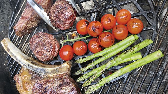 Udělat dobré jídlo na grilu není žádná věda – stačí kvalitní maso a sezónní zelenina