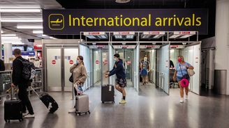 Jak budeme cestovat? Vznik covid pasů provází nejasnosti, kontroverze a omezování svobody