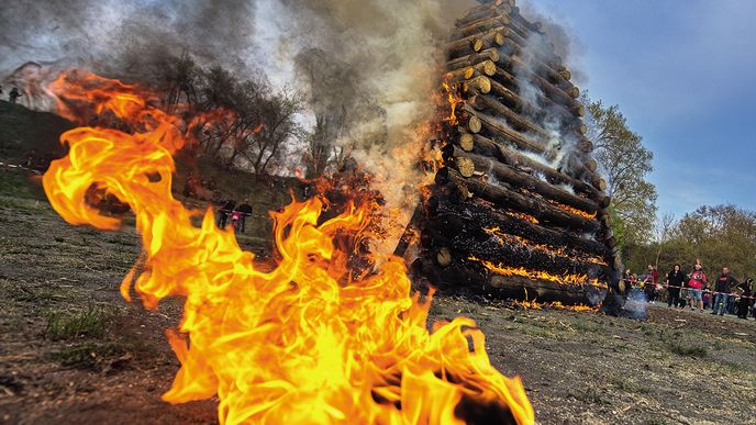 Střední Evropa v zajetí pohanského svátku ohňů
