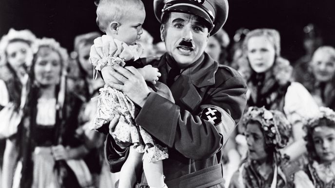 Charlie Chaplin ve filmu Diktátor z roku 1940