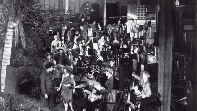 Takhle vypadalo natáčení u Warnerů před 100 lety, kdy odstartoval bouřlivý rozvoj studia