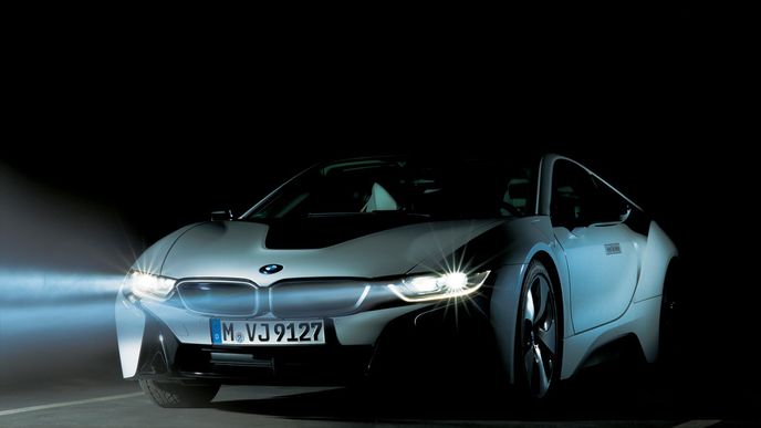 Laserlights poprvé dostane  BMW i8. Prodávat se začne už na podzim.