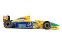 Michael Schumacher –  Benetton B191B   Až na 280 000 eur se může podle odhadů vyšplhat cena monopostu, s nímž sedminásobný mistr světa Michael Schumacher poprvé dosáhl na pódiové umístění v F1, když při VC Mexika 1992 skončil třetí (což byl mimochodem předposlední závod, který tento model v MS absolvoval). Vůz s motorem 3.5 V8 se bude dražit v Monaku, přičemž by měl být zcela funkční, a ještě dostat do vínku balík náhradních dílů a kol. Není to ovšem poprvé, co se pestrobarevný stroj takto nabízí, do aukcí totiž zamířil například už v letech 2013 nebo 2014… 