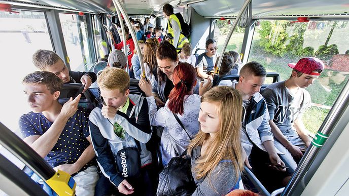 Studenti napsali Babišovi: Nechceme levnou jízdu za horším vzděláním