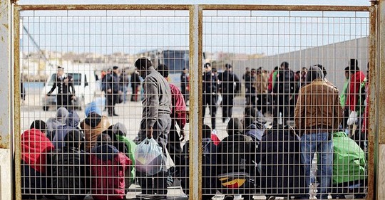 Evropská komise informovala, že do konce května navrhne plán přerozdělování uprchlíků.