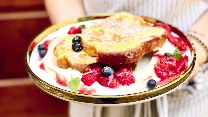 Na tyhle brioškové toasty se musíte vypravit do Českého Krumlova, připravují je v kavárně Masná 130 podle mého receptu. A jde jim to skvěle.