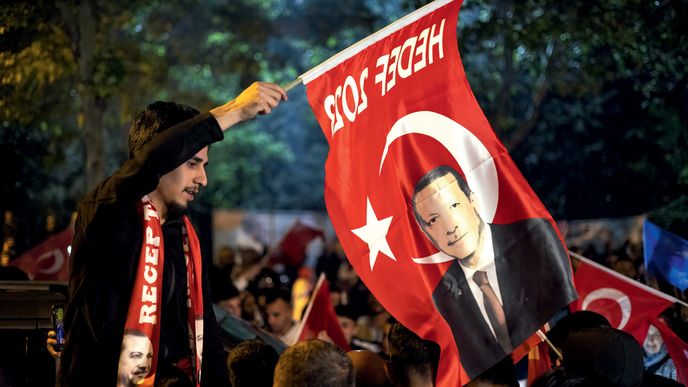Nestane-li se zázrak, bude Turecku i dalších pět let vládnout Sultán, jak si rád islamistický prezident Erdoğan nechává přezdívat