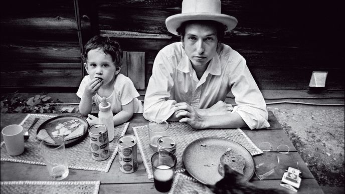 Dylan se synem Jessem na konci šedesátých let.